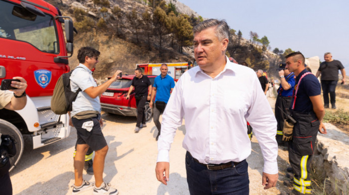 Zoran Milanović obišao požarište u Omišu: Imovina je stradala, ali su ljudi najvažniji