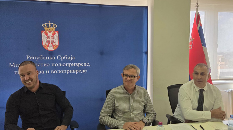 Glamočić sa poljoprivrednicima: Očekujemo da cena suncokreta bude veća od 40 dinara po kilogramu