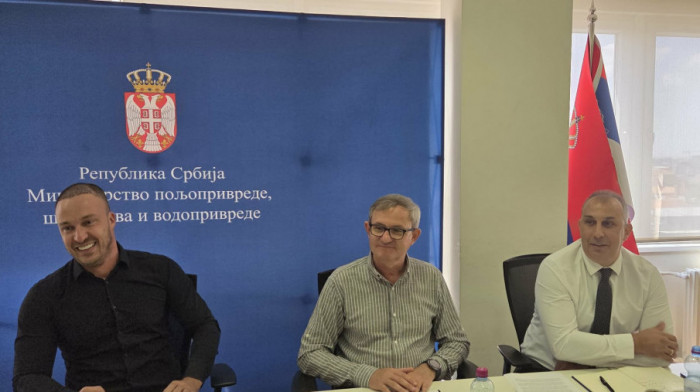 Glamočić sa poljoprivrednicima: Očekujemo da cena suncokreta bude veća od 40 dinara po kilogramu