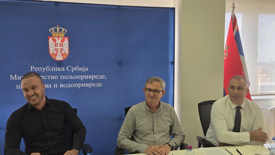 Glamočić sa poljoprivrednicima: Očekujemo da cena suncokreta bude veća od 40 dinara po kilogramu