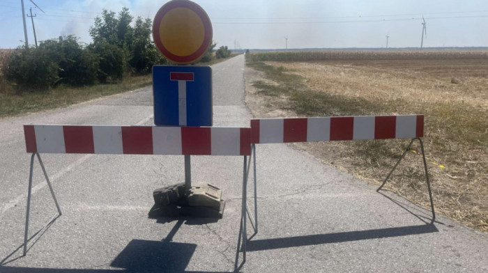 Požar u Deliblatskoj peščari vidi se i iz okolnih gradova: Deo puta Kovin-Bela Crkva zatvoren (VIDEO)