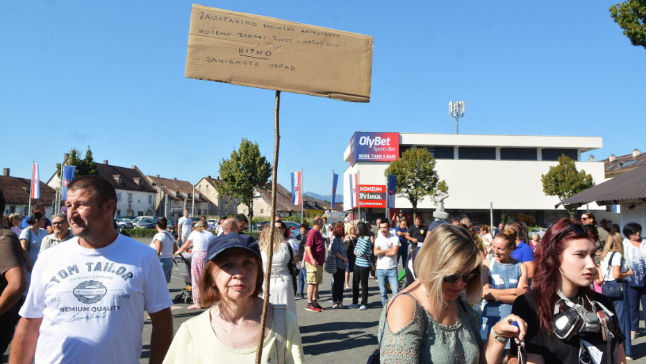 U Gospiću održan protest zbog skladištenja opasnog otpada u Lici