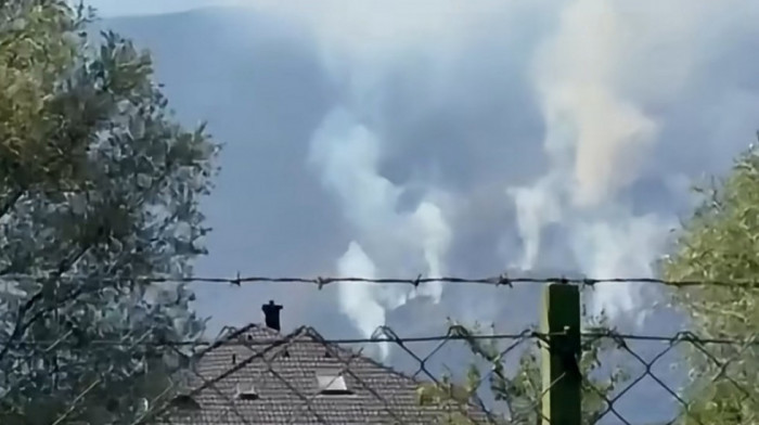 Požar na Plješevici kod Bihaća širi se kroz minsko polje, vatrogasci ne mogu da priđu