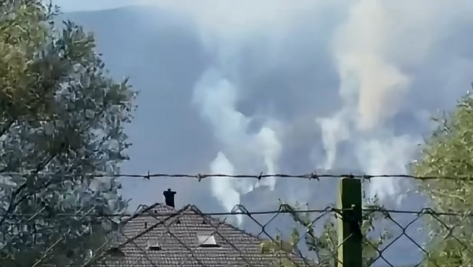 Požar na Plješevici kod Bihaća širi se kroz minsko polje, vatrogasci ne mogu da priđu