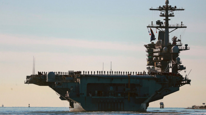 Admiral Kuper obišao posadu nosača "USS Abraham Linkoln" nakon kritika zbog uslova i mentalnog zdravlja vojnika