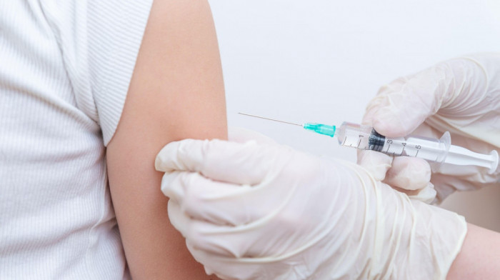 MMR vakcina između nauke i politike: Dok Tramp menja preporuke, epidemije morbila se šire regionom