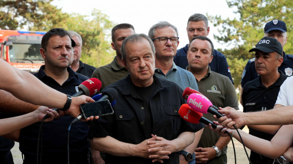 Dačić posle sastanka Štaba za vanredne situacije: Požar zahvatio trećinu Deliblatske peščare, izgorelo 3.600 hektara
