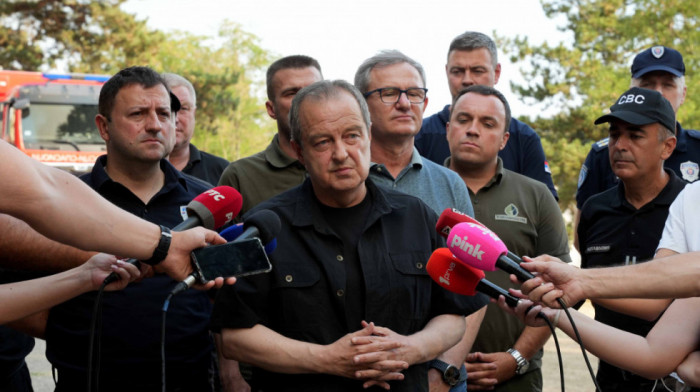 Dačić posle sastanak Štaba za vanredne situacije: Požar zahvatio trećinu Deliblatske peščare, izgorelo 3.600 hektara