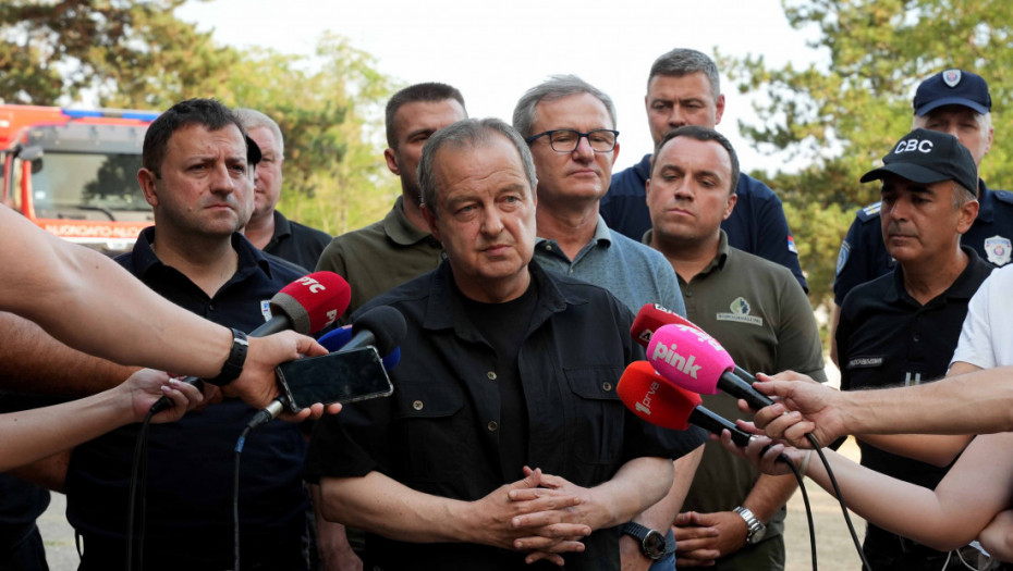 Dačić posle sastanka Štaba za vanredne situacije: Požar zahvatio trećinu Deliblatske peščare, izgorelo 3.600 hektara