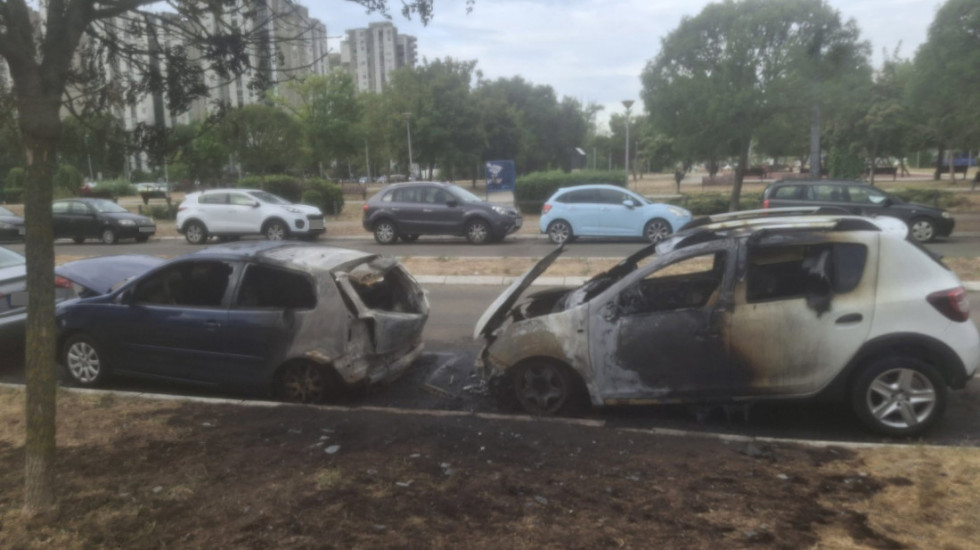 "Nije slučajnost": Na Novom Beogradu 12 automobila zapaljeno za 10 dana, kriminolog otkriva šta se iza svega krije