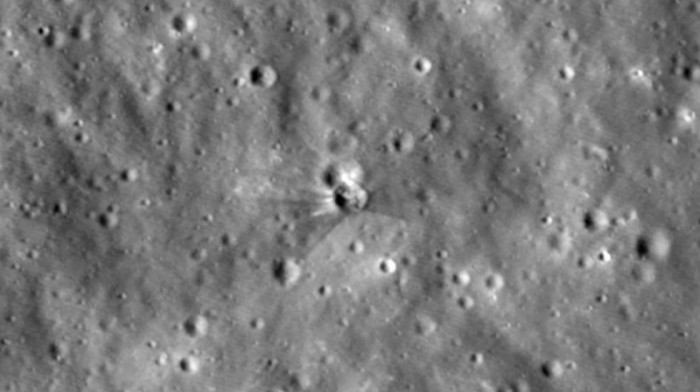 NASA objavila snimke novog kratera na Mesecu nakon udara rakete SpaceX