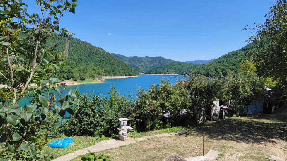 Istekao rok za iseljenje iz kuća na Gazivodama: Meštani strahuju od rušenja