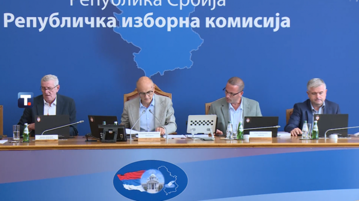 RIK odložio donošenje odluke o novim paravanima na biračkim mestima