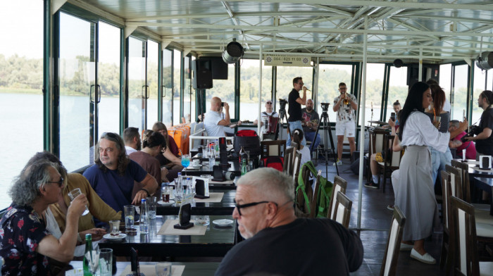 Premijerni Brunch u parku predstavljen na plovidbi ka Kalemegdanu
