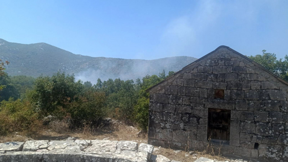 Požari na više lokacija kod Trebinja, vatrogasci odbranili kuće