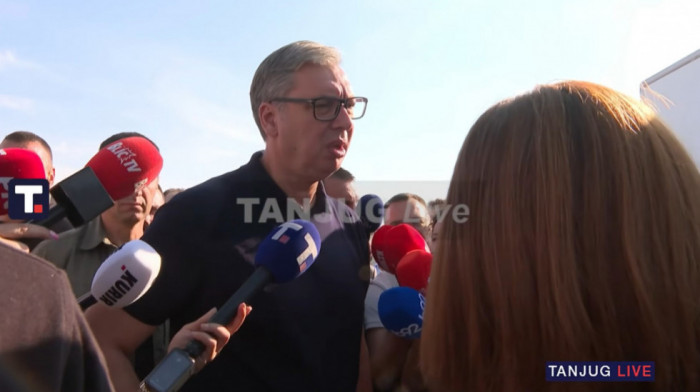 Vučić započeo posetu Sremskom okrugu: Obilazi radove na auto-putu Kuzmin - Sremska Rača
