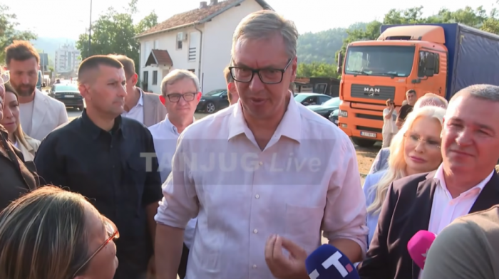 Vučić u poseti Jablaničkom okrugu, u Medveđi obilazi sedam ugroženih porodica
