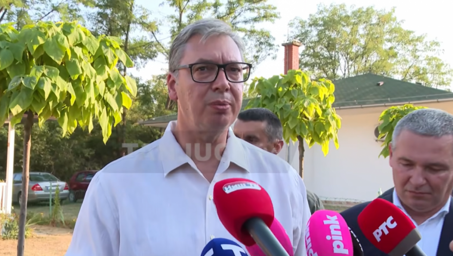 Vučić u poseti Jablaničkom okrugu, u Medveđi obilazi sedam ugroženih porodica