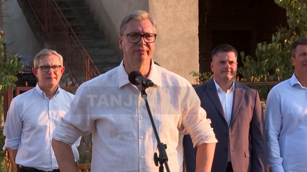 Vučić u poseti Lebanu, obilazi preduzeće za preradu voća i povrća "Interfood S80"