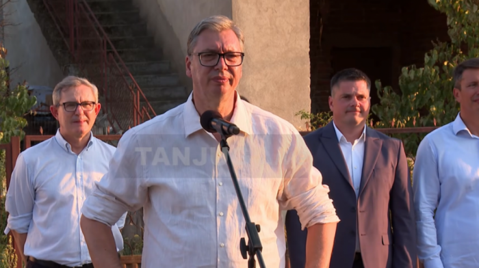 Vučić u poseti Lebanu, obilazi preduzeće za preradu voća i povrća "Interfood S80"