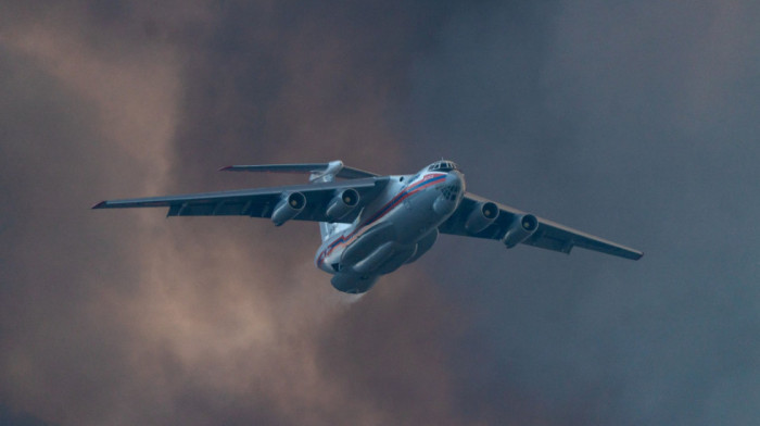 Ambasada Rusije u Srbiji: Iljušin IL-76 izbacio 420 tona vode na požar u Deliblatskoj peščari