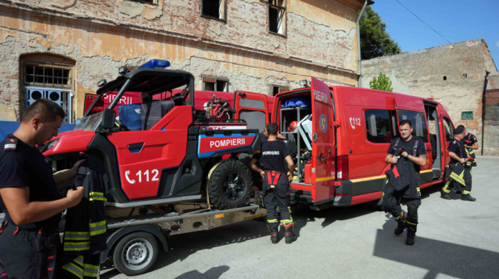 Stiže inostrana pomoć: Četiri helikoptera iz Evrope pomažu u gašenju požara u Srbiji ( FOTO)