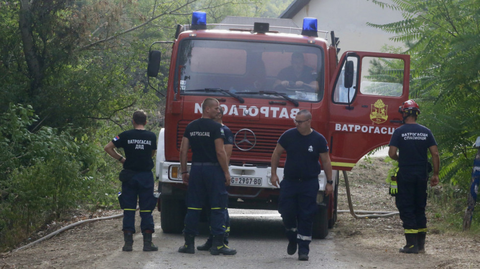 Izbio požar u selu Slišane kod Lebana, evakuisano stanovništvo iz 12 kuća