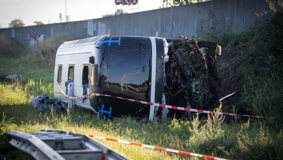 Prevrnuo se autobus sa nemačkim đacima u Holandiji, najmanje 20 povređenih (FOTO)