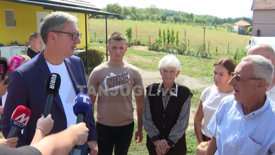 Vučić započeo posetu Raškom okrugu: Deževa će dobiti potpuno novu školu, u naredna dva meseca i put ka Vranovini