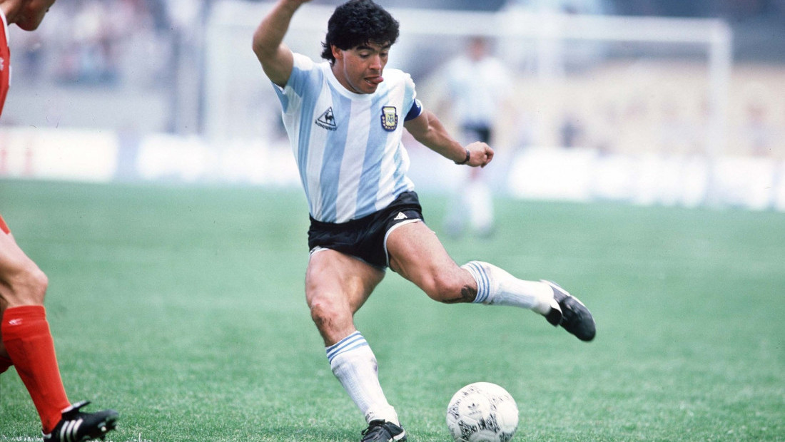 Lopta kojom je Maradona postigao "gol veka" na Mundijalu 1986. prodata za preko tri miliona dolara