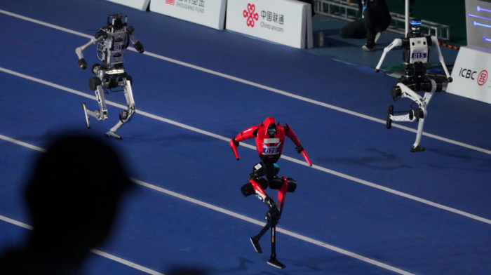 Mašina prestigla najbržeg atletičara: Kineski humanoidni robot oborio rekord u trci na 400 metara