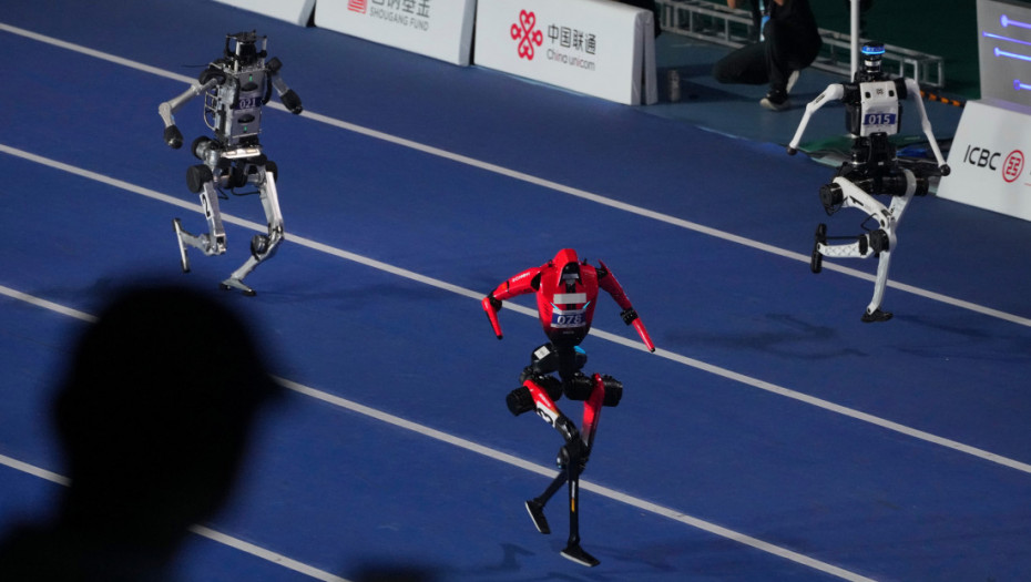 Mašina prestigla najbržeg atletičara: Kineski humanoidni robot oborio rekord u trci na 400 metara