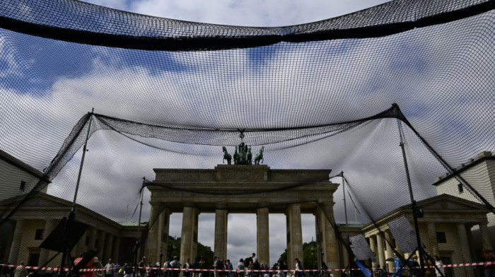 U centru Berlina postavljena mreža protiv dronova, Ukrajina na Dan nezavisnosti traži jaču PVO