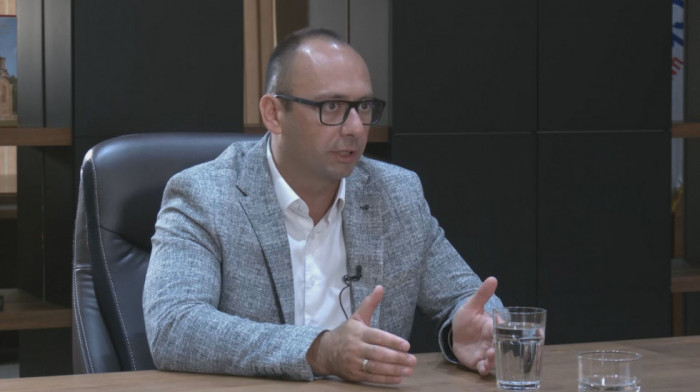 Simić: Kurti krši propise da pravo potpredsednika skupštine pripada srpskom narodu