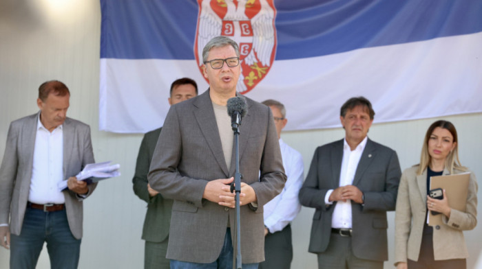 Vučić u poseti Rasinskom okrugu: Do kraja godine kreću radovi na vodovodu za Brus, za puteve šest miliona evra