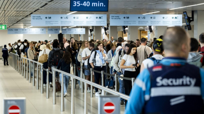 Štrajk obezbeđenja usporava promet na amsterdamskom aerodromu Shiphol