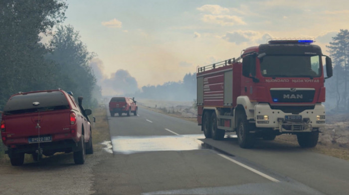 U Deliblatskoj peščari aktivna dva žarišta, vatra se gasi sa zemlje i iz vazduha