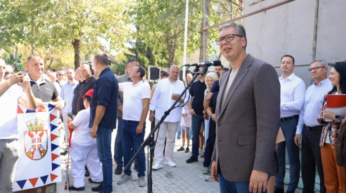 Vučić: RFZO leči veći broj ljudi i više retkih bolesti nego ikada