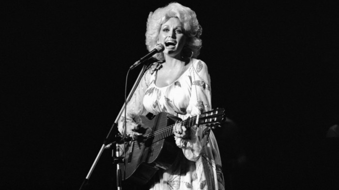 Preminula legendarna kantri pevačica Doli Parton
