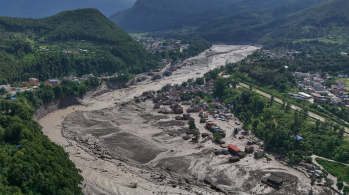 Voda je "gutala" naselja i ostavljala ruševine: Šokantni snimci iz Nepala, raste broj žrtava i nestalih