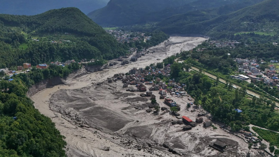 Voda je "gutala" naselja i ostavljala ruševine: Šokantni snimci iz Nepala, raste broj žrtava i nestalih