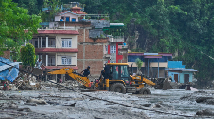 Broj žrtava klizišta u Nepalu porastao na 1.355, gotovo 5.000 ljudi i dalje se vodi kao nestalo