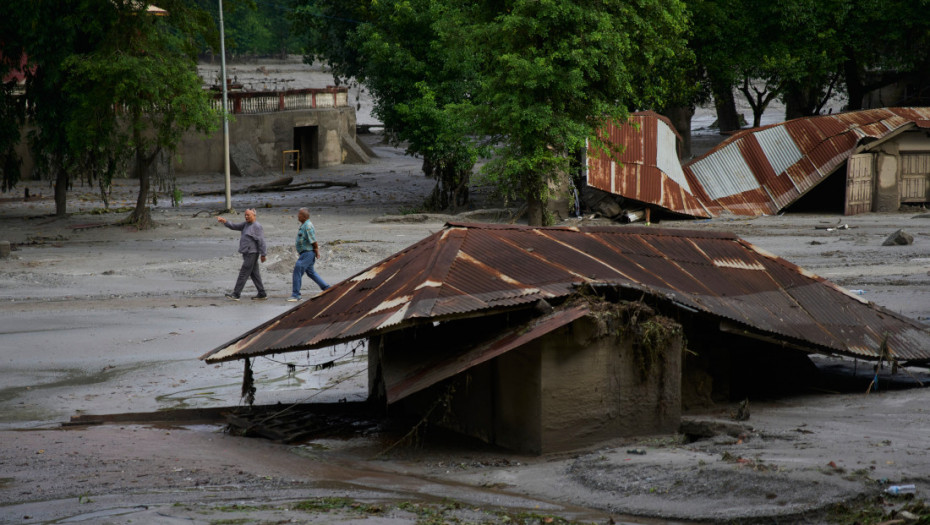 Skoro 170 ljudi poginulo, više od 1.300 nestalo u poplavama na granici Nepala i Kine