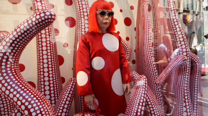 Psihodelične tačkice i crveni paž: Preminula slavna japanska umetnica Jajoi Kusama
