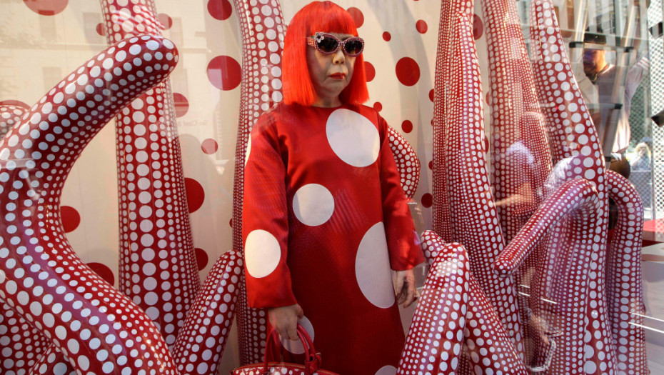 Psihodelične tačkice i crveni paž: Preminula slavna japanska umetnica Jajoi Kusama