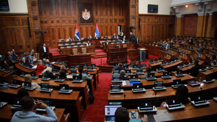 Skupština Srbije danas nastavlja raspravu po amandmanima na tačke dnevnog reda