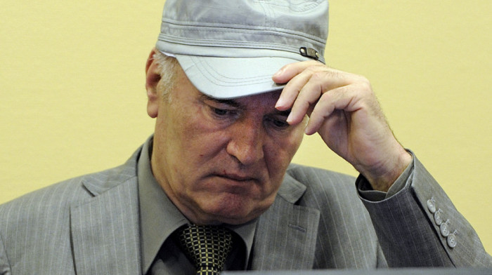 Sveštenik Boris Topić: General Mladić se ispovedio, pričestio i upokojio sa krstom u ruci