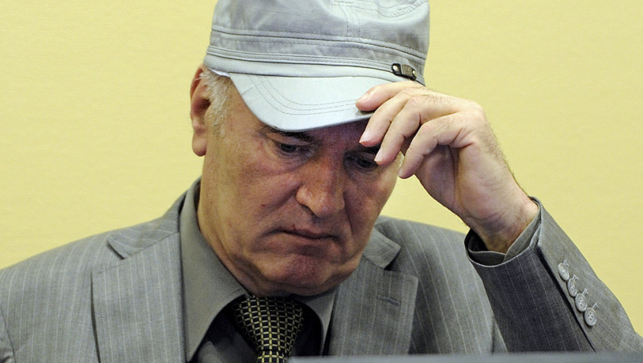 Sveštenik Boris Topić: General Mladić se ispovedio, pričestio i upokojio sa krstom u ruci