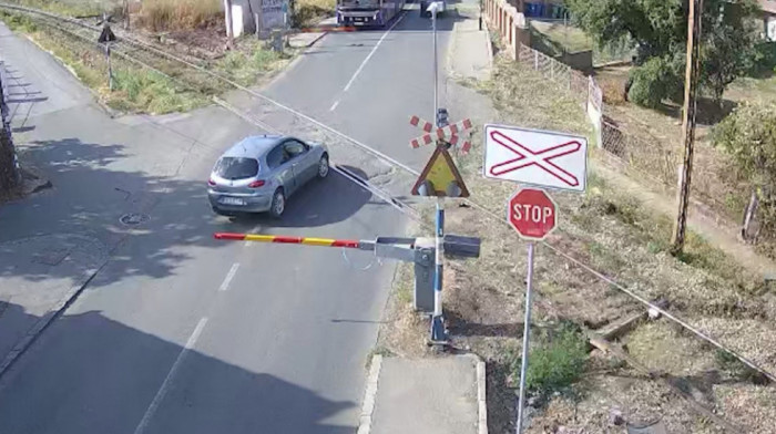 Vozači i dalje zaobilaze spuštene branike u Železniku: "Ugrožavaju ljudske živote" (VIDEO)