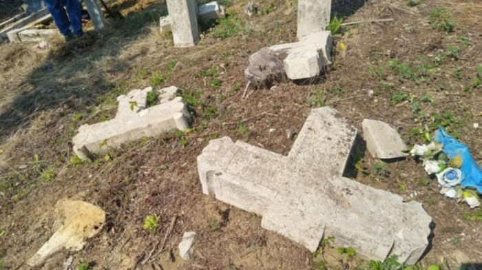 Odbor za zaštitu prava Srba: Ko je uništio srpska groblja u Kaknju?